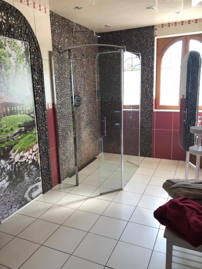 Le Jardin Des Roses Bed & Breakfast Gerponville Exterior photo
