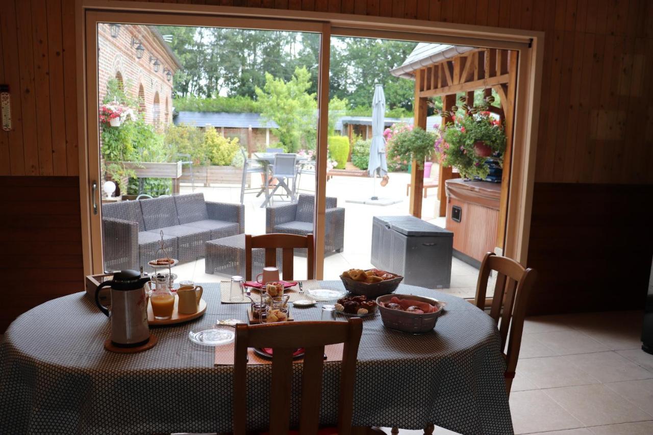 Le Jardin Des Roses Bed & Breakfast Gerponville Exterior photo