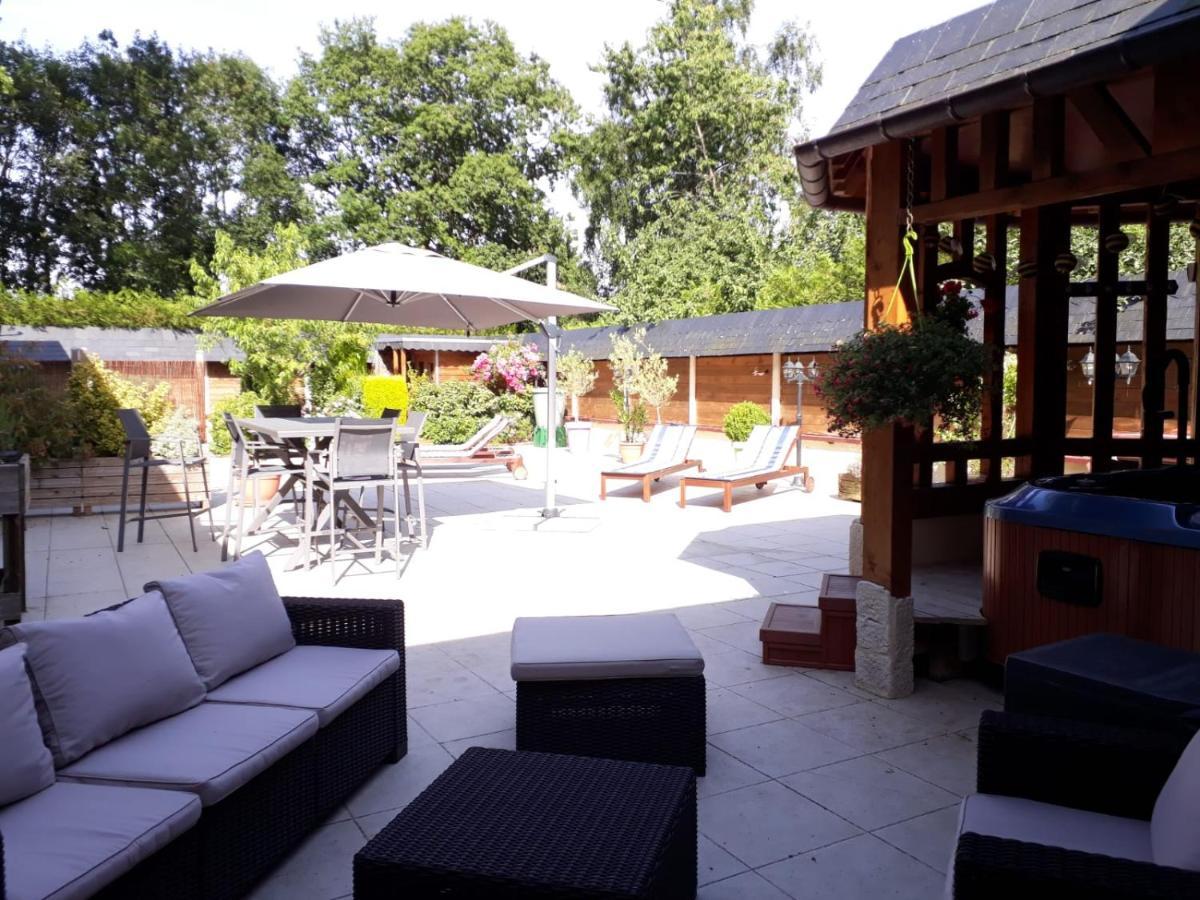Le Jardin Des Roses Bed & Breakfast Gerponville Exterior photo